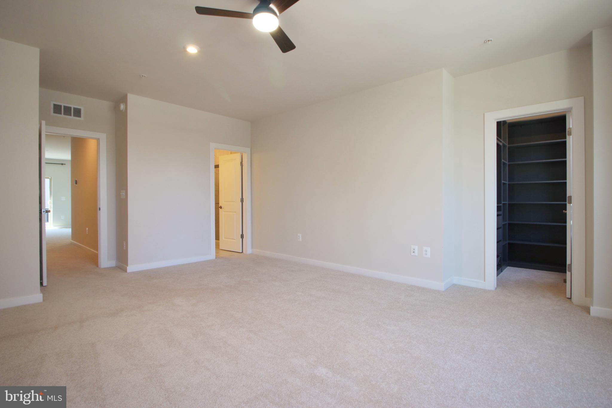 2154 Glacier Road, Unit 67 Herndon, VA 20170 - Photo 16 of 30 an empty room with a bathroom