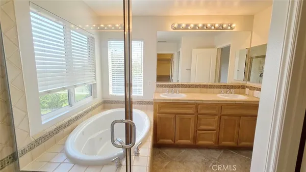 $3,950 | 25628 Via Ventana, Valencia, CA 91381