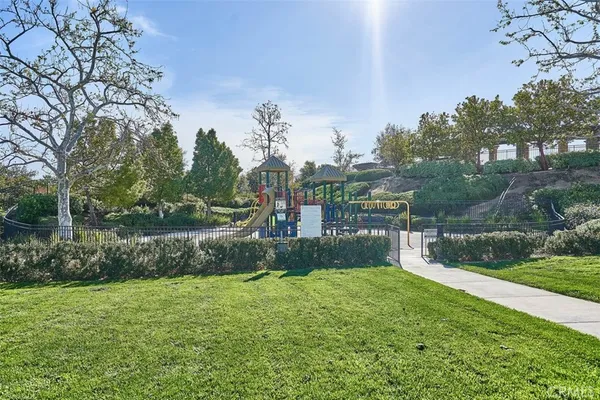 $3,950 | 25628 Via Ventana, Valencia, CA 91381