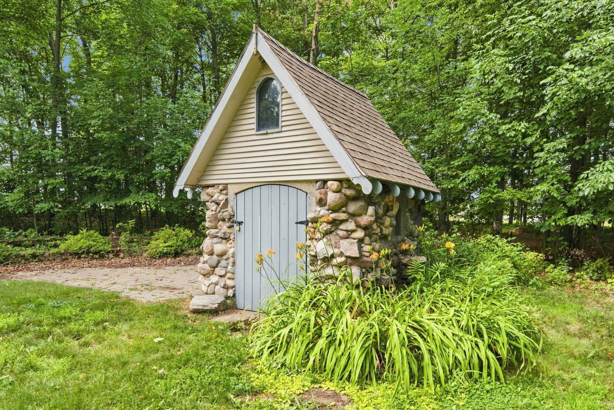7212 46 1/2 Road Cadillac, MI 49601 - Photo 10 of 66 Gallery Image 10