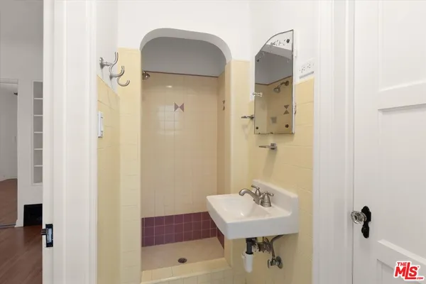 $7,395 | 2002 Kelton Avenue, Los Angeles, CA 90025
