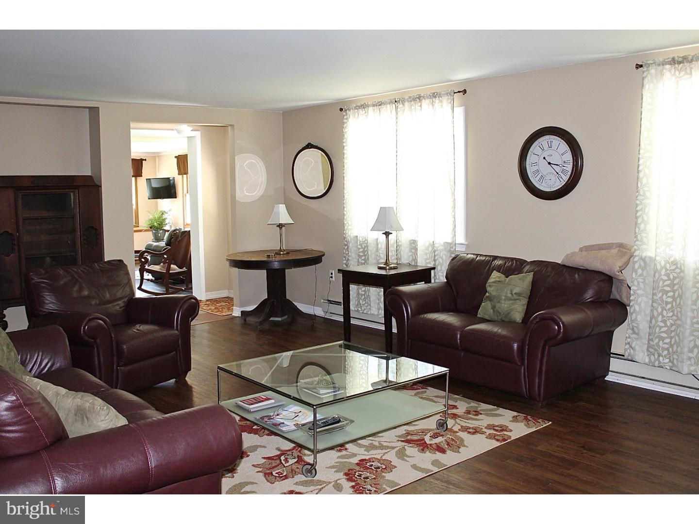 1536 Markley Road Pennsburg, PA 18073 - Photo 7 of 24 Living Room