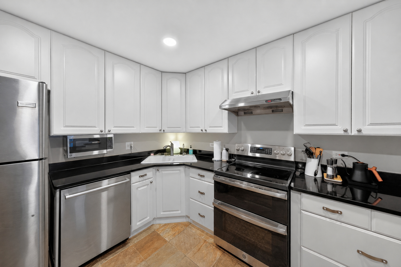 2011 North Halsted Street, Unit 34 Chicago, IL 60614 - Photo 2 of 15