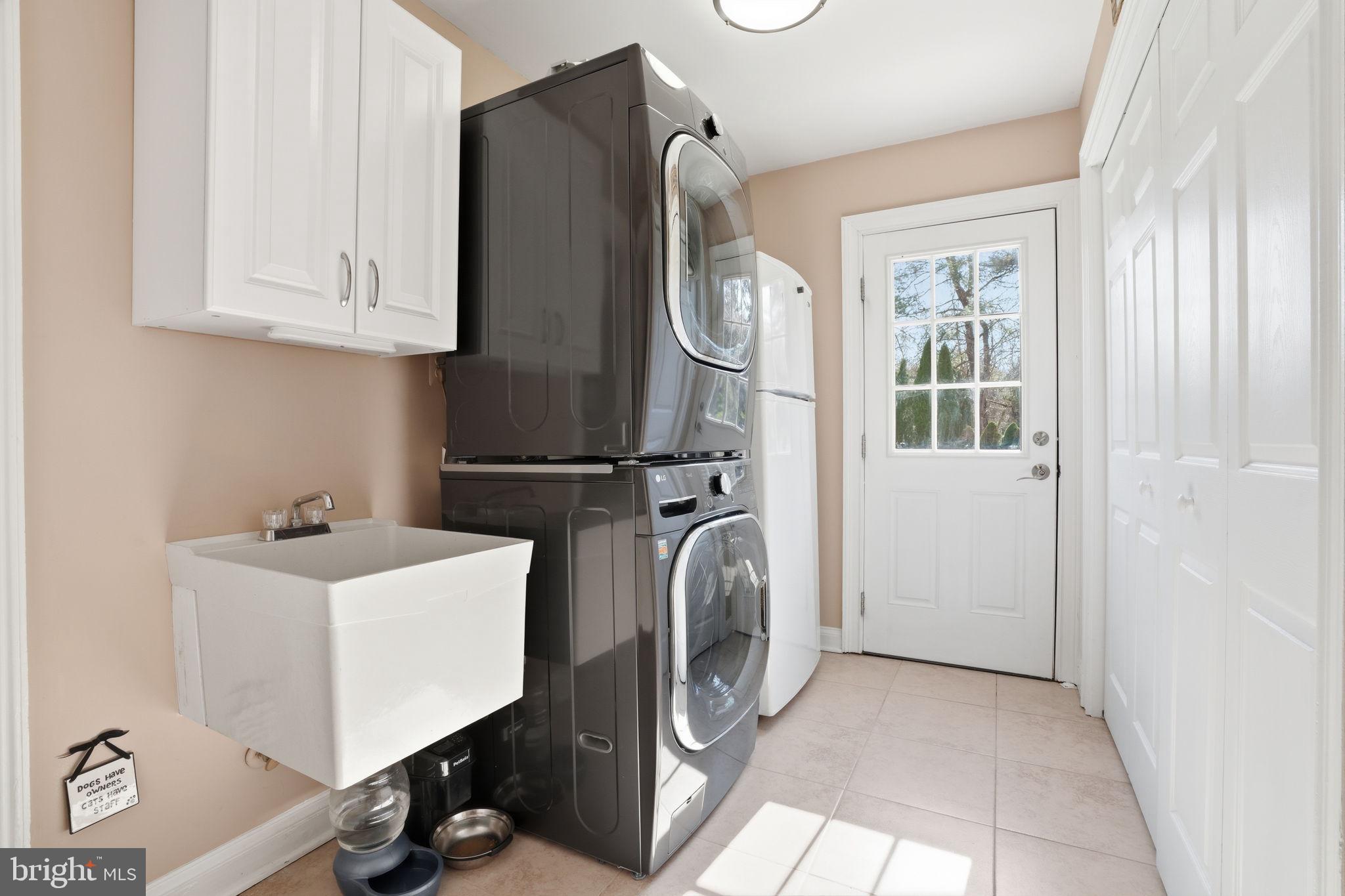 2840 West Fox Chase Circle Doylestown, PA 18902 - Photo 17 of 47 a utility room with dryer and washer