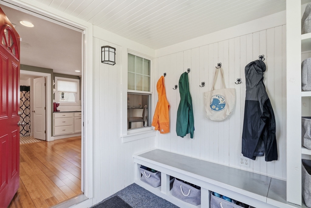 31 Walnut Street Dedham, MA 02026 - Photo 5 of 34