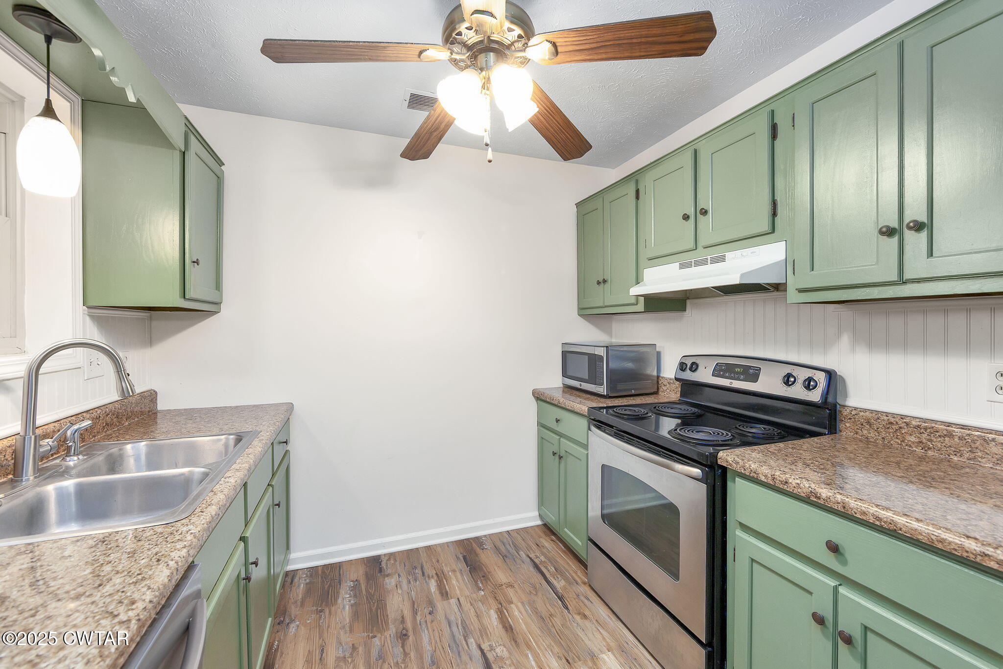 46 Commanche Cove Jackson, TN 38305 - Photo 16 of 26 a kitchen with stainless steel appliances granite countertop a sink a stove and cabinets