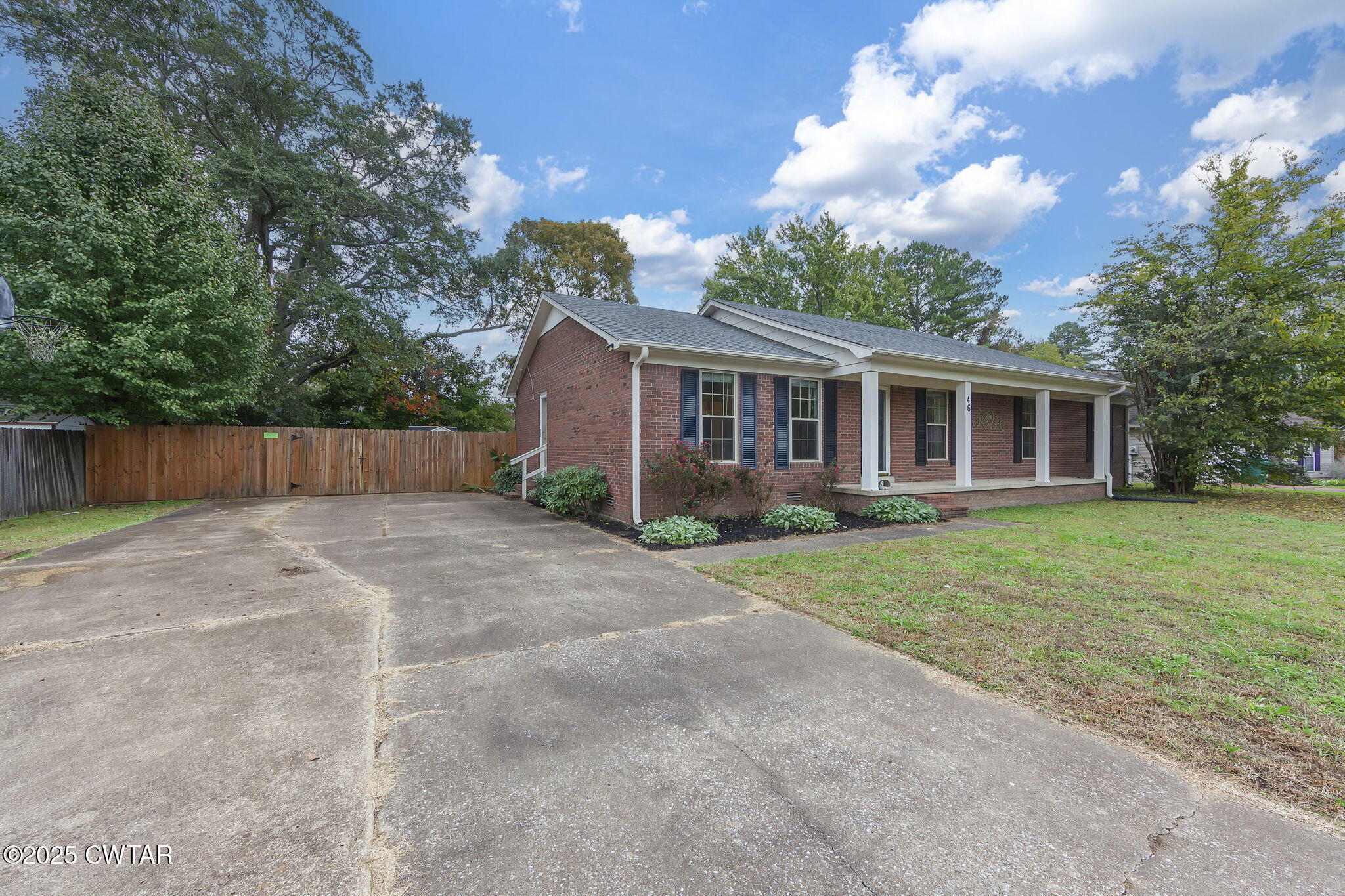 46 Commanche Cove Jackson, TN 38305 - Photo 21 of 26 front view of a house with a yard