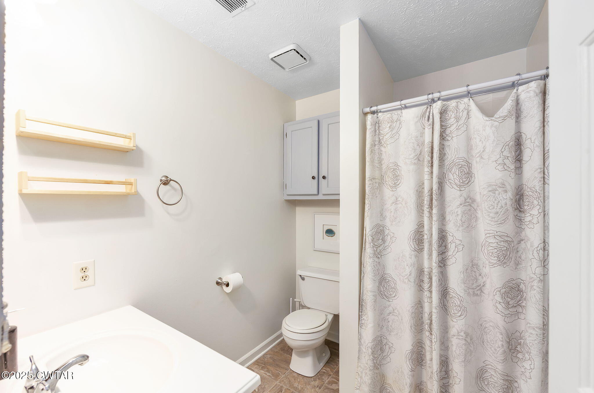 46 Commanche Cove Jackson, TN 38305 - Photo 9 of 26 a bathroom with a toilet a sink and a shower