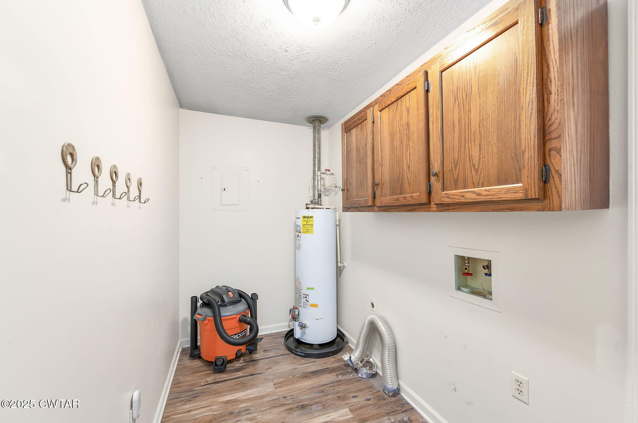 46 Commanche Cove Jackson, TN 38305 - Photo 10 of 26 a view of table and workspace