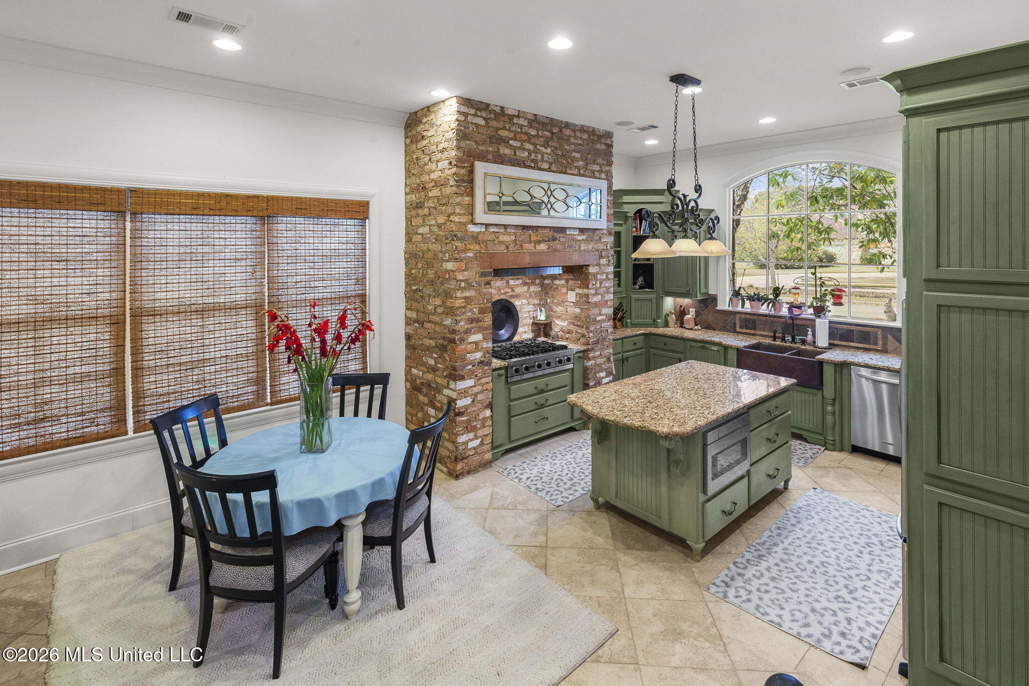 113 Carlton Boulevard Ridgeland, MS 39157 - Photo 17 of 82 Custom Kitchen