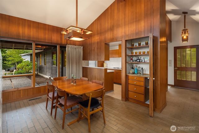 $2,050,000 | 6006 92nd Avenue Southeast, Mercer Island, WA 98040