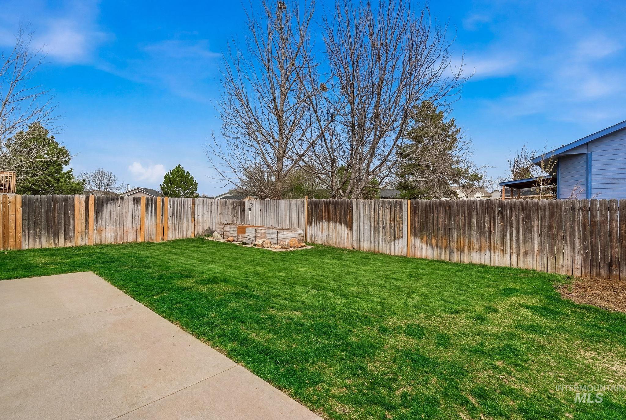 598 Easy Street Kuna, ID 83634 - Photo 35 of 50 View of fenced backyard