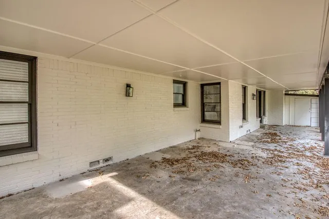 a view of a big room with closet and wooden floor