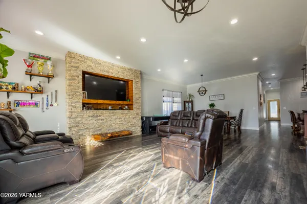 $517,995 | 308 Ivone Drive, Sunnyside, WA 98944