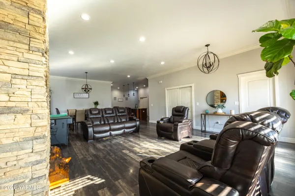 $517,995 | 308 Ivone Drive, Sunnyside, WA 98944