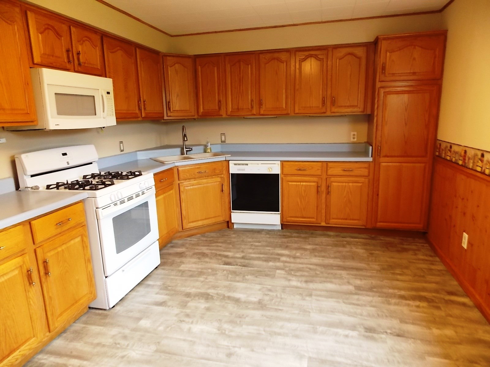 304 North Park Lane Butler, IN 46721 - Photo 9 of 18 Gallery Image 9
