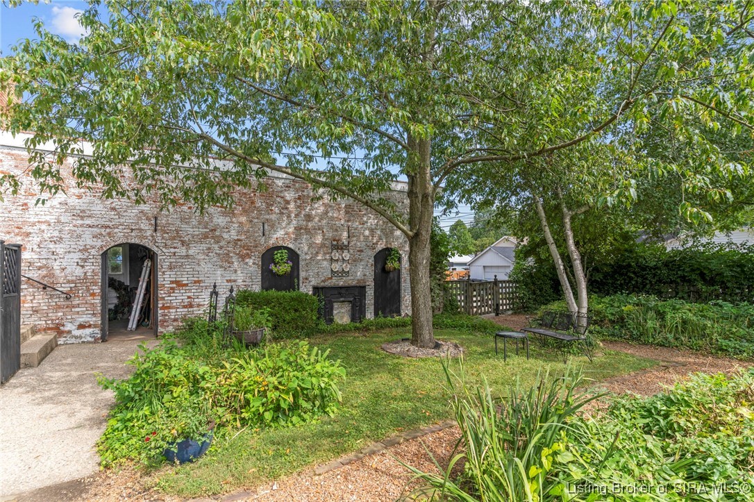 708 East Main Street Madison, IN 47250 - Photo 61 of 66 Attached carriage house