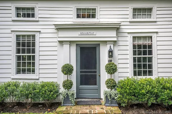 a house view with a outdoor space