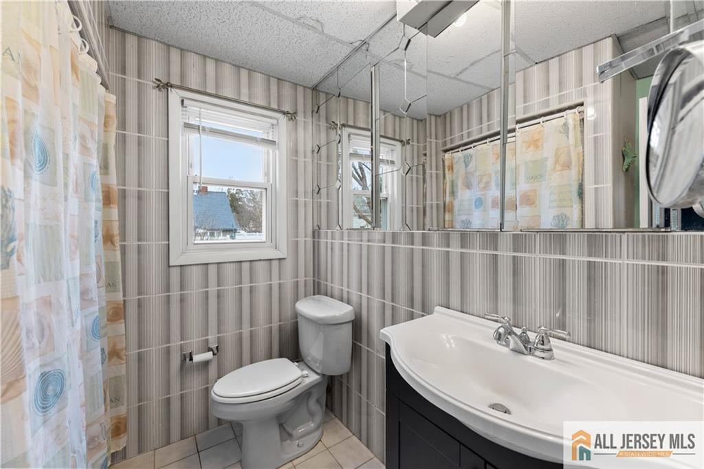 33 Prospect Lane Colonia, NJ 07067 - Photo 18 of 35 a bathroom with a sink toilet and shower