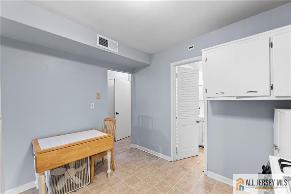 33 Prospect Lane Colonia, NJ 07067 - Photo 27 of 35 a room with a table and chairs