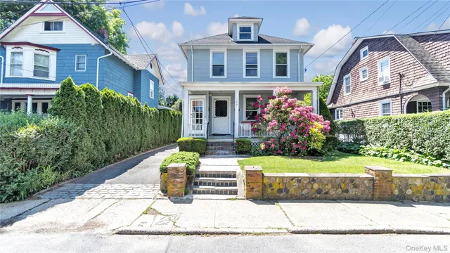 $2,775 | 177 Franklin Avenue, Unit 2, Sea Cliff, NY 11579