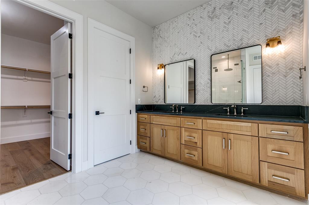 250 East Dallas Road, Unit 119 Grapevine, TX 76051 - Photo 24 of 40 a spacious bathroom with a double vanity sink and a mirror