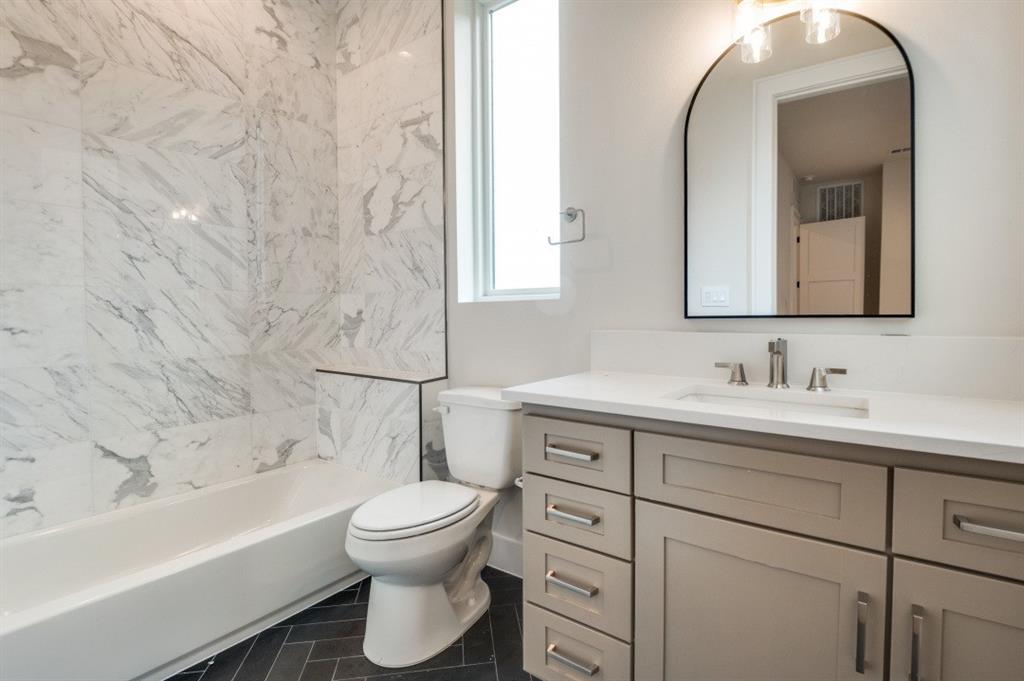 250 East Dallas Road, Unit 119 Grapevine, TX 76051 - Photo 28 of 40 a bathroom with a toilet sink vanity tub and mirror