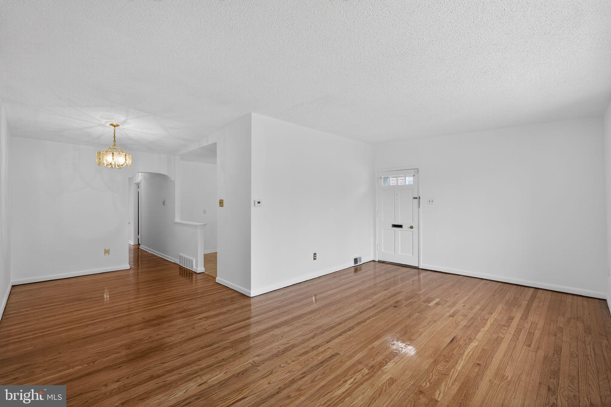 720 Hill Road Philadelphia, PA 19128 - Photo 3 of 31 Gallery Image 3