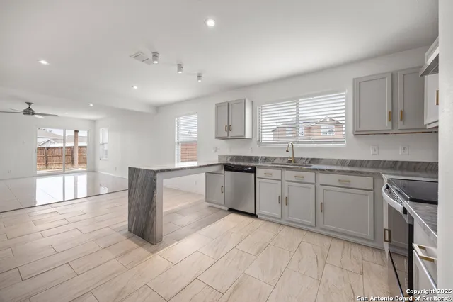 $2,195 | 6103 Amherst Bay, San Antonio, TX 78249