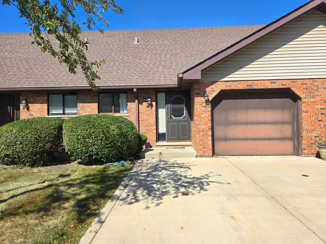 $2,100 | 1914 Heatherway Lane, Unit 27, New Lenox, IL 60451