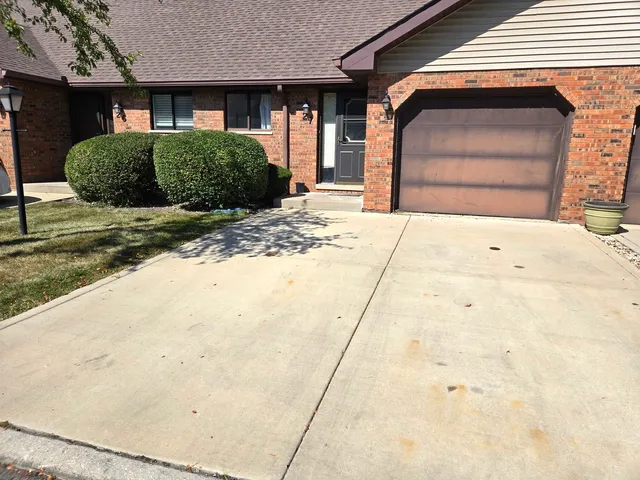 $2,100 | 1914 Heatherway Lane, Unit 27, New Lenox, IL 60451