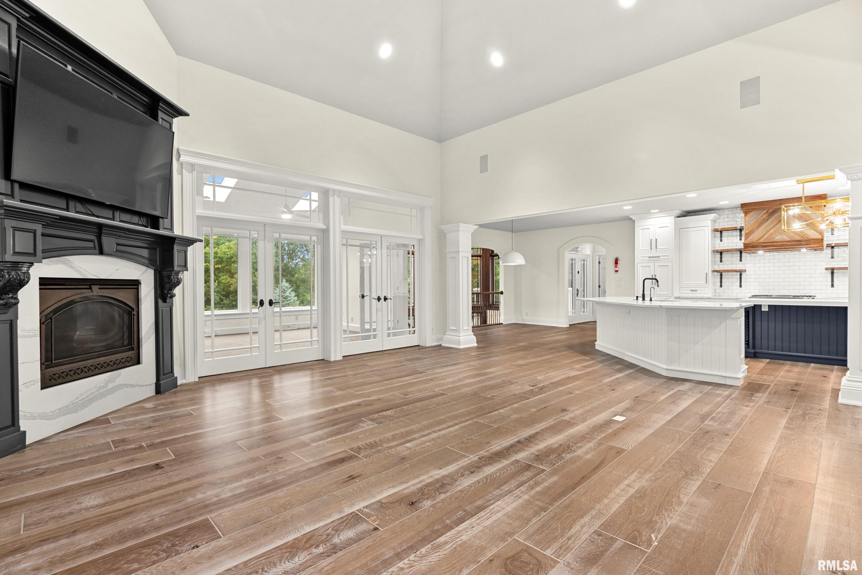 1811 Kern Road Washington, IL 61571 - Photo 21 of 95 Gallery Image 21