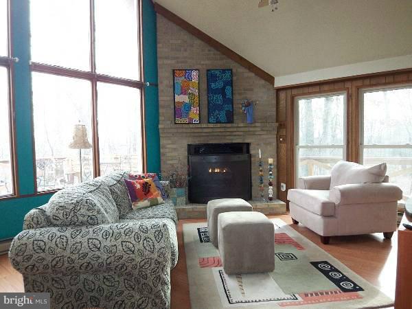 195 Mild Winter Road Hedgesville, WV 25427 - Photo 16 of 24 Living Room