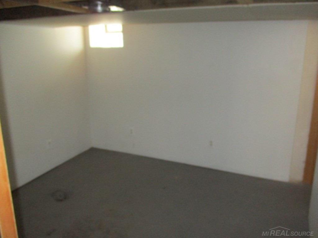16213 East 10 Mile Road Eastpointe, MI 48021 - Photo 14 of 17