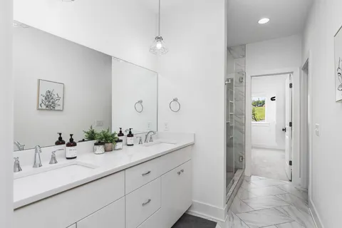 a street sign that is on the side of a building