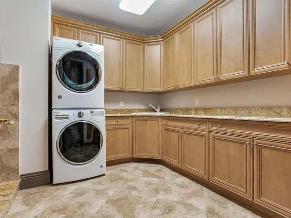 $25,900 | 3507 Bayshore Boulevard, Unit 2001, Tampa, FL 33629