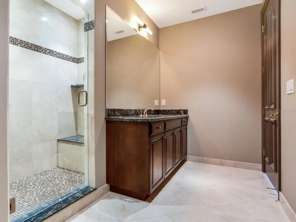 $25,900 | 3507 Bayshore Boulevard, Unit 2001, Tampa, FL 33629