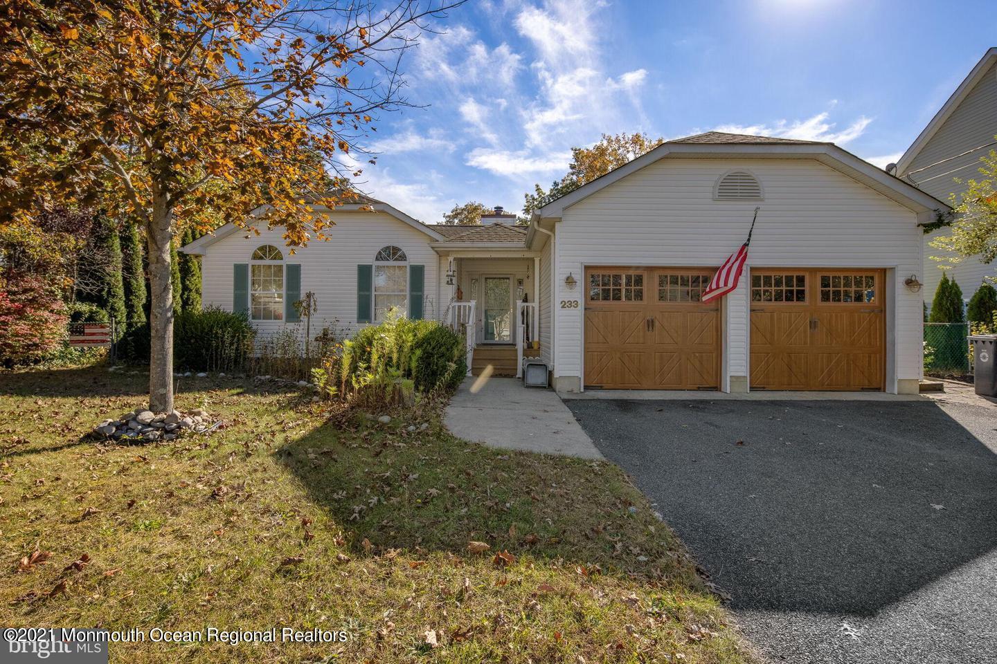 233 Yeoman Road Manahawkin, NJ 08050 - Photo 1 of 7 a front view of a house with a yard