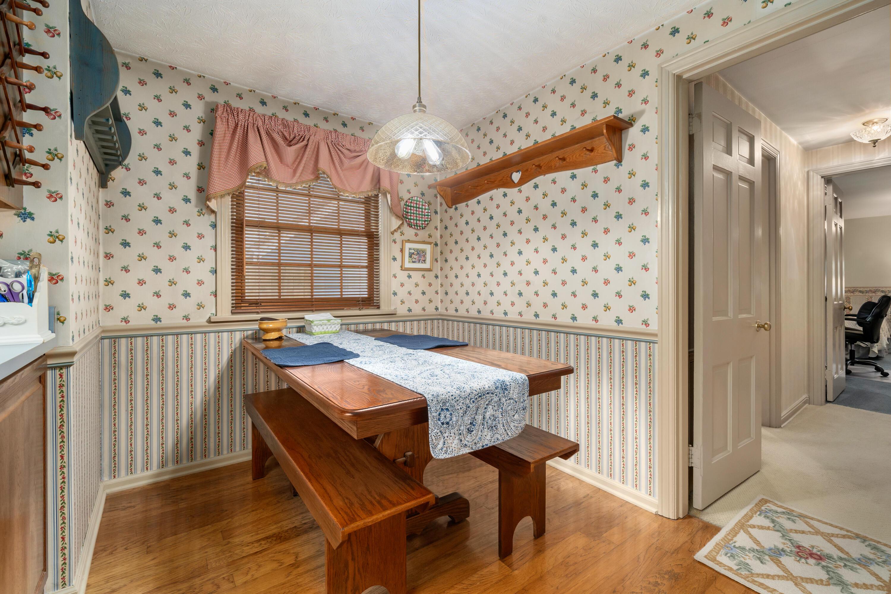 275 North Stanwood Road Bexley, OH 43209 - Photo 5 of 45 DSC00010