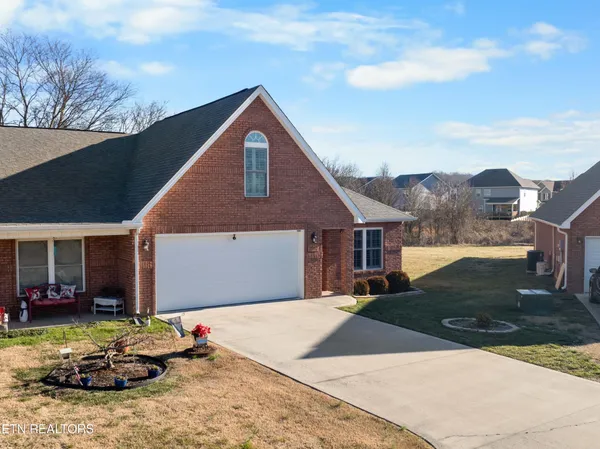 a front view of house with yard