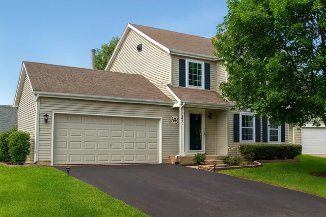 $2,800 | 1433 Deer Creek Lane, Lake In The Hills, IL 60156