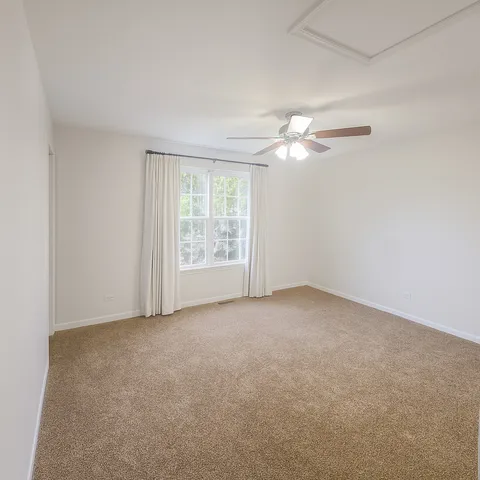 $2,800 | 1433 Deer Creek Lane, Lake In The Hills, IL 60156