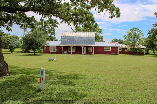 $700,000 | 1084 County Road 120, Giddings, TX 78942