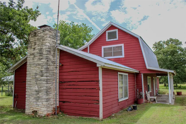 $700,000 | 1084 County Road 120, Giddings, TX 78942