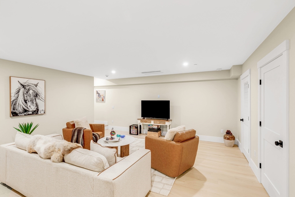 105 Market Street, Unit B Amesbury, MA 01913 - Photo 19 of 25