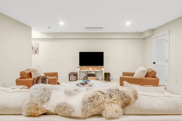 $635,000 | 105 Market Street, Unit B, Amesbury, MA 01913