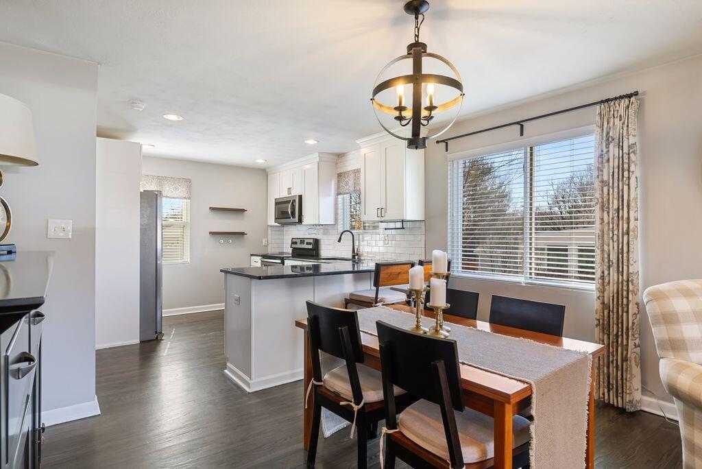 429 East Beaumont Road Columbus, OH 43214 - Photo 15 of 61 Dining Area