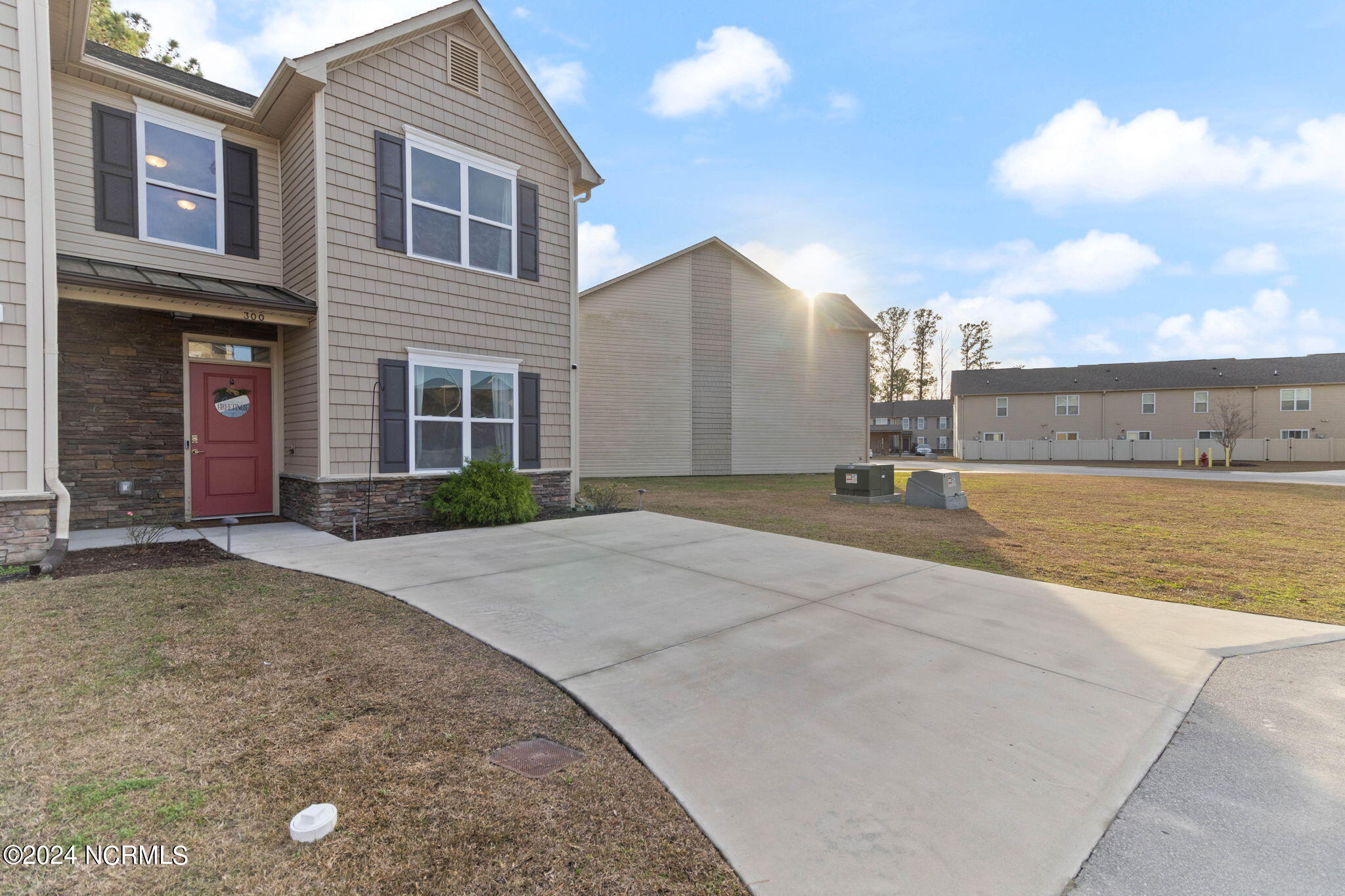 300 Glenellen Loop Road Midway Park, NC 28544 - Photo 3 of 31 3-web-or-mls-IMG_0203