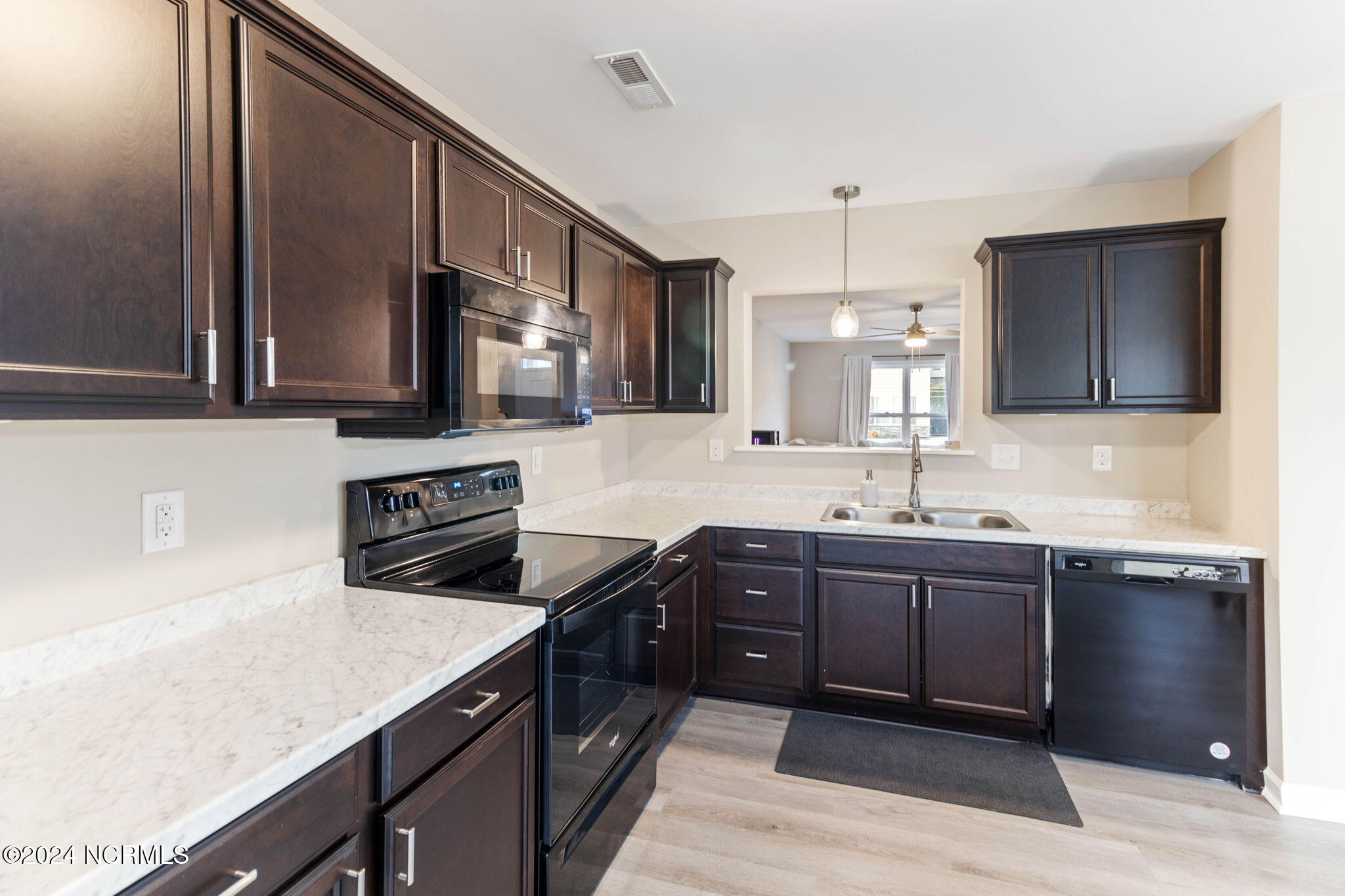 300 Glenellen Loop Road Midway Park, NC 28544 - Photo 10 of 31 13-web-or-mls-IMG_0233