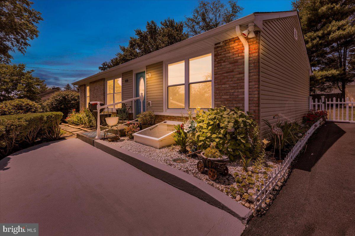 608 Bermuda Road Lancaster, PA 17603 - Photo 3 of 32 Gallery Image 3